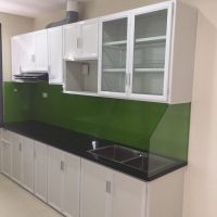 Mẫu tủ bếp nhôm kính